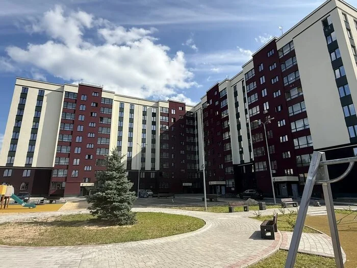 Двор и архитектура ЖК «Хрустальные грани»